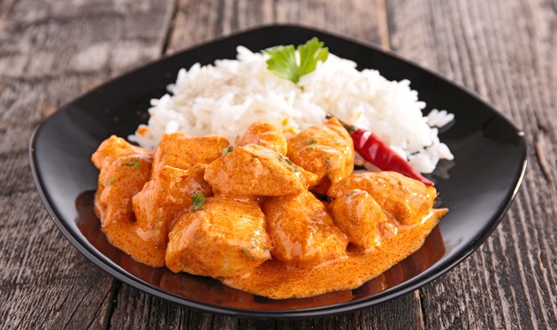 Piletina s curryjem i rižom