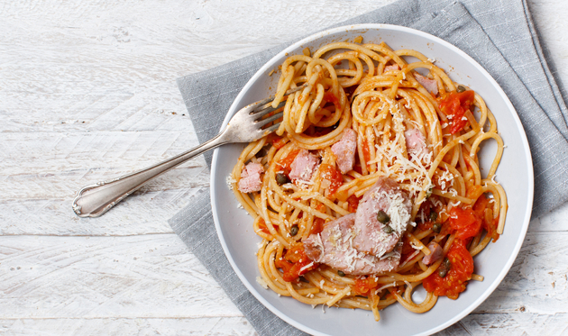 Špageti s tunom i umakom od rajčice
