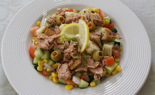 Mediteranska salata s tunom