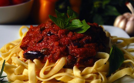 Špageti s quinoom i maslinama