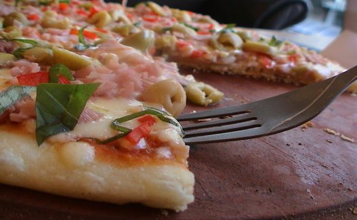 Pizza s dimljenim lososom